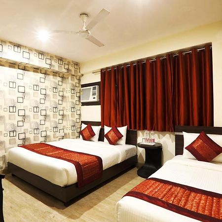 Hotel Sky Wood At Airport Ню Делхи Екстериор снимка