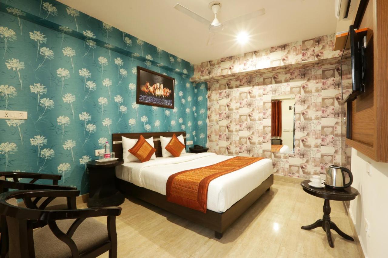 Hotel Sky Wood At Airport Ню Делхи Екстериор снимка