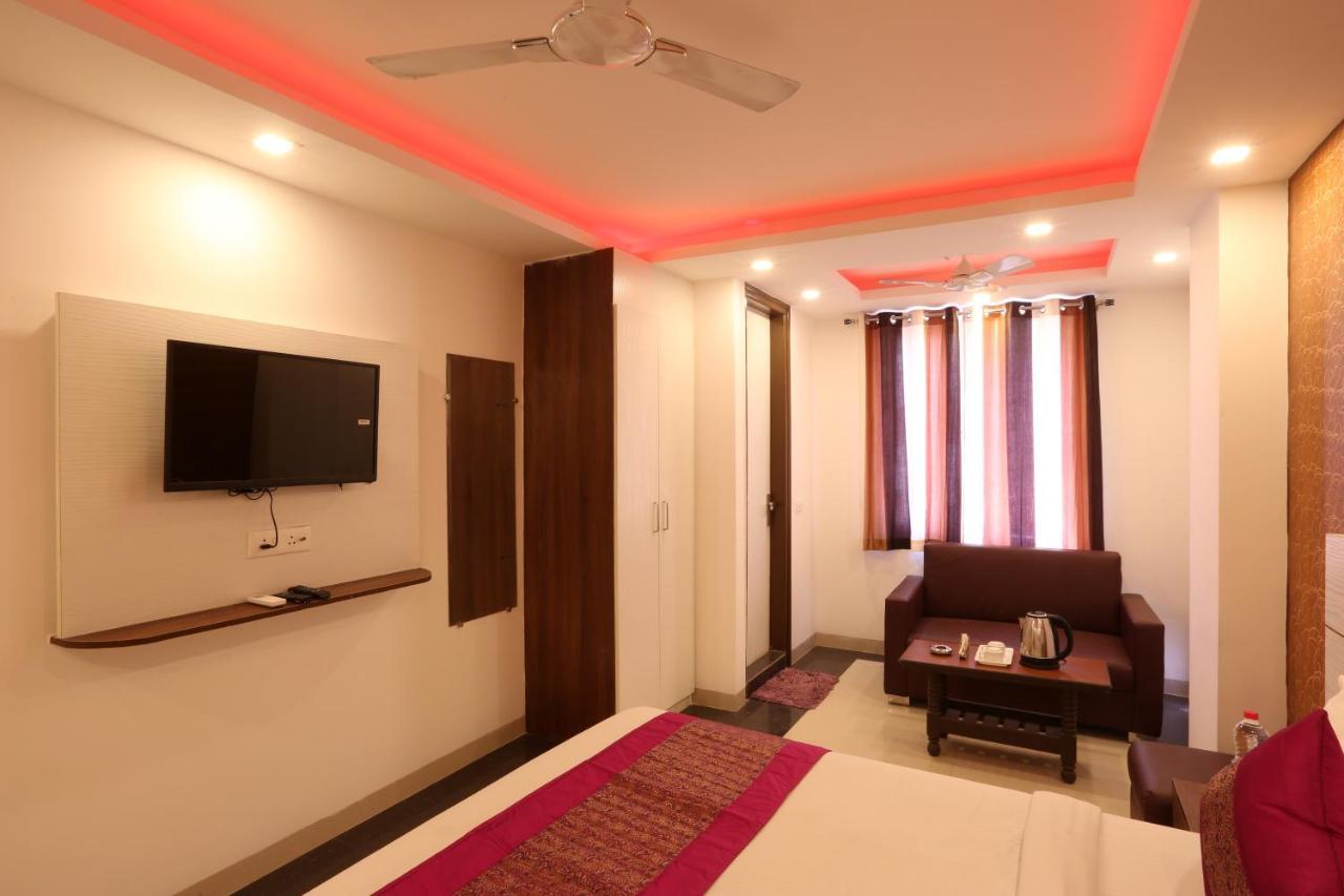 Hotel Sky Wood At Airport Ню Делхи Екстериор снимка