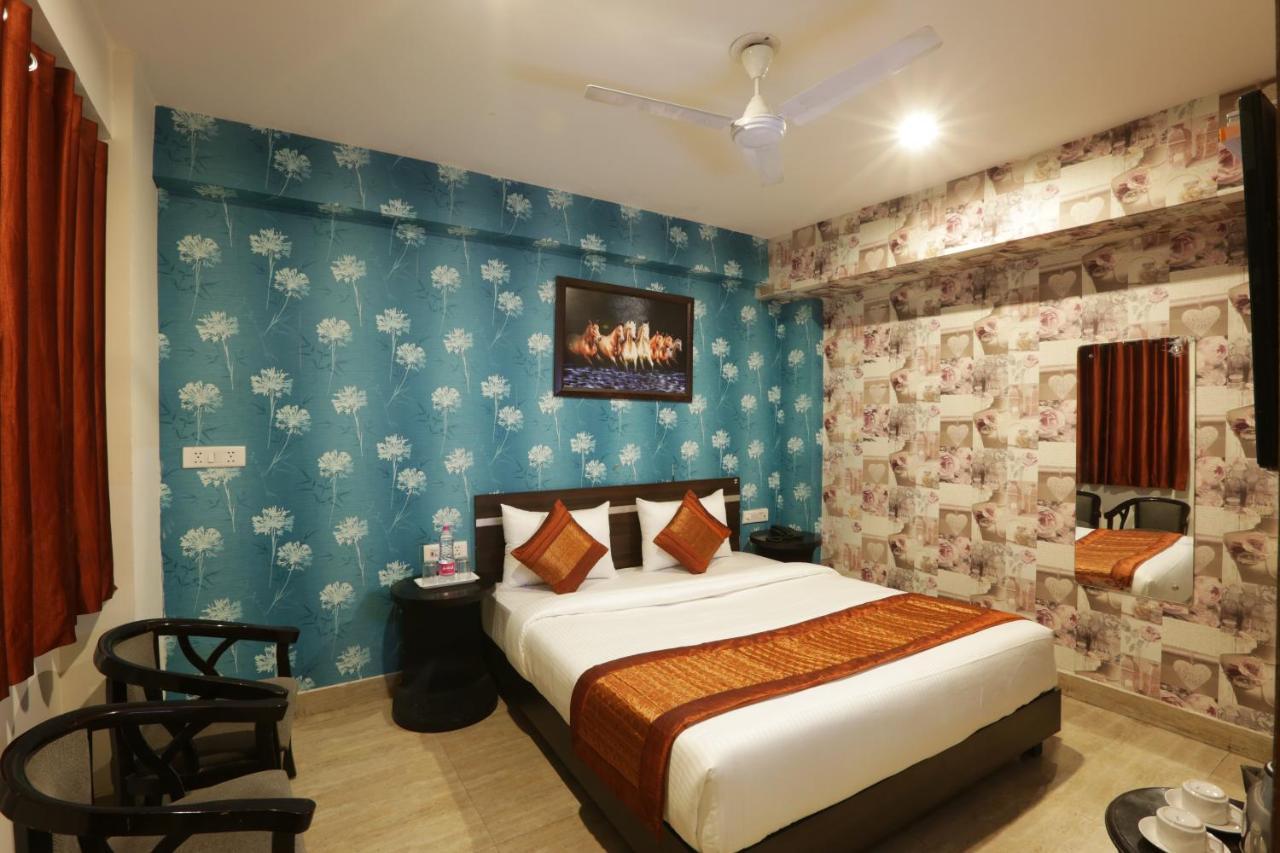 Hotel Sky Wood At Airport Ню Делхи Екстериор снимка