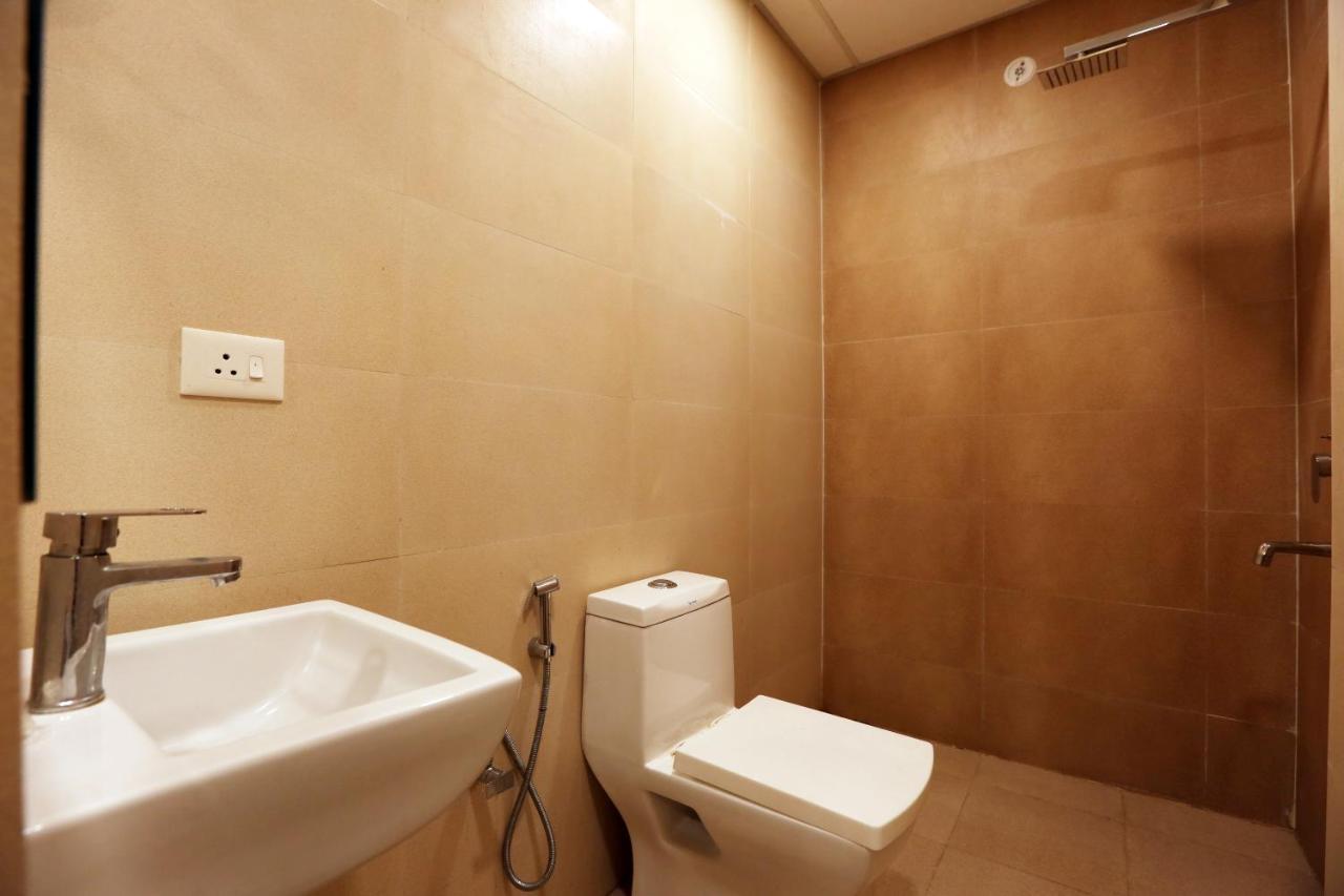 Hotel Sky Wood At Airport Ню Делхи Екстериор снимка