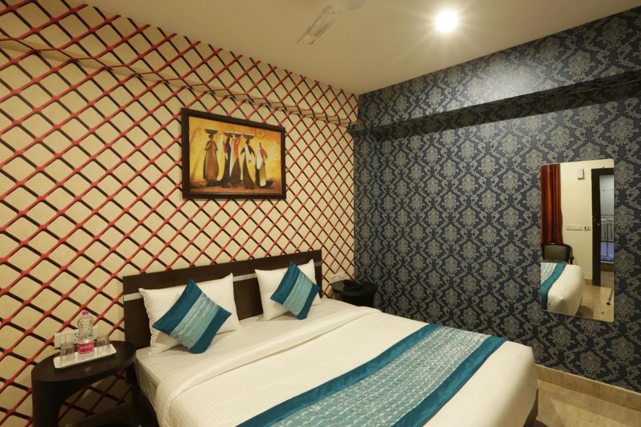 Hotel Sky Wood At Airport Ню Делхи Екстериор снимка