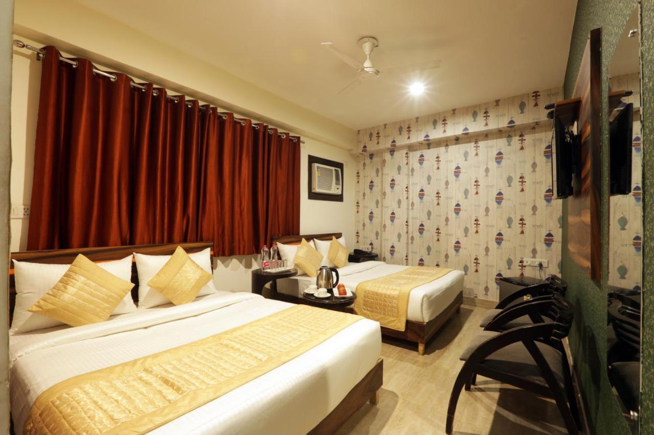 Hotel Sky Wood At Airport Ню Делхи Екстериор снимка